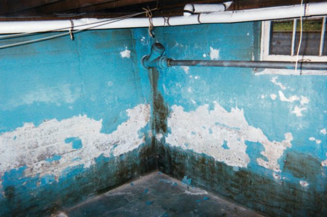 wet-basements-livonia-mi-basement-cracks-and-leaks-2