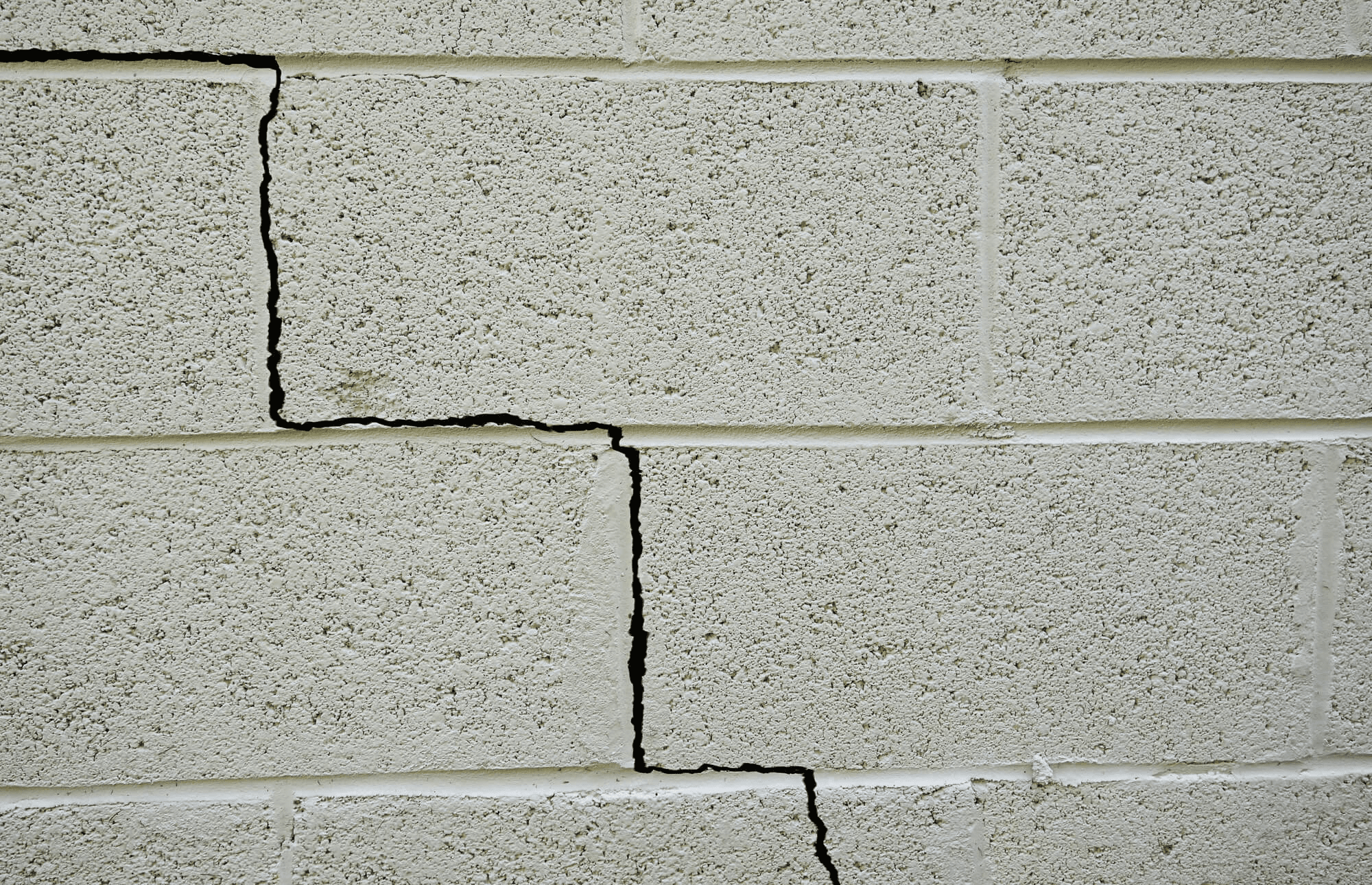 foundation-cracks-fenton-mi-basement-cracks-and-leaks-3