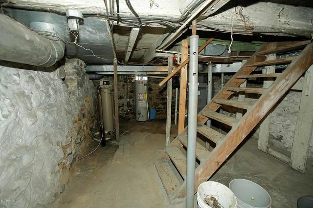 basement-water-seepage-fenton-mi-basement-cracks-and-leaks-1